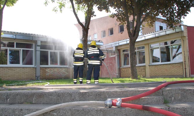 Tűzoltási gzakorlat az iskolában 2017. június 2. képek